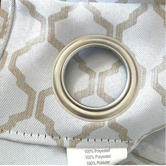 Set of Two Beautiful Curtain Panels - Picture 5 of 7